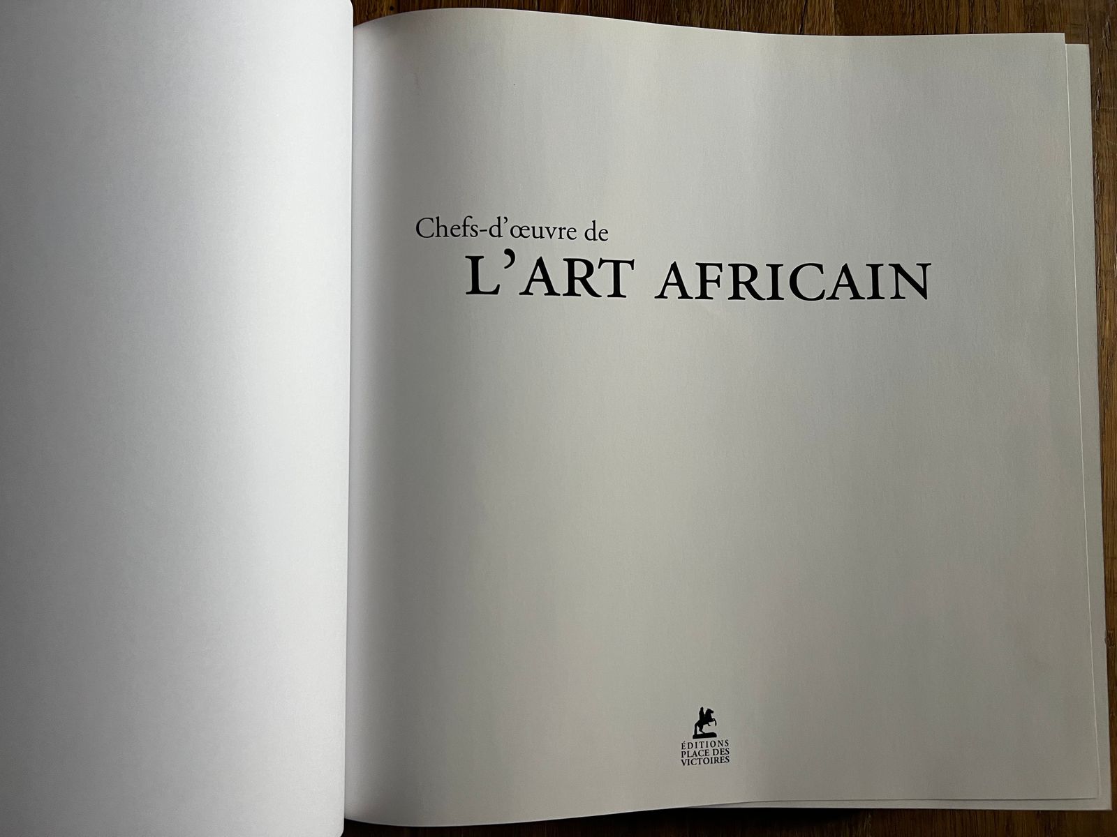 Chefs-d'oeuvres de l'Art Africain - Ivan Bargna - 2011 | Ouvrage de référence exhaustif présentant les plus grandes œuvres de l'art africain traditionnel provenant des collections muséales mondiales | Aufildeslivres.fr