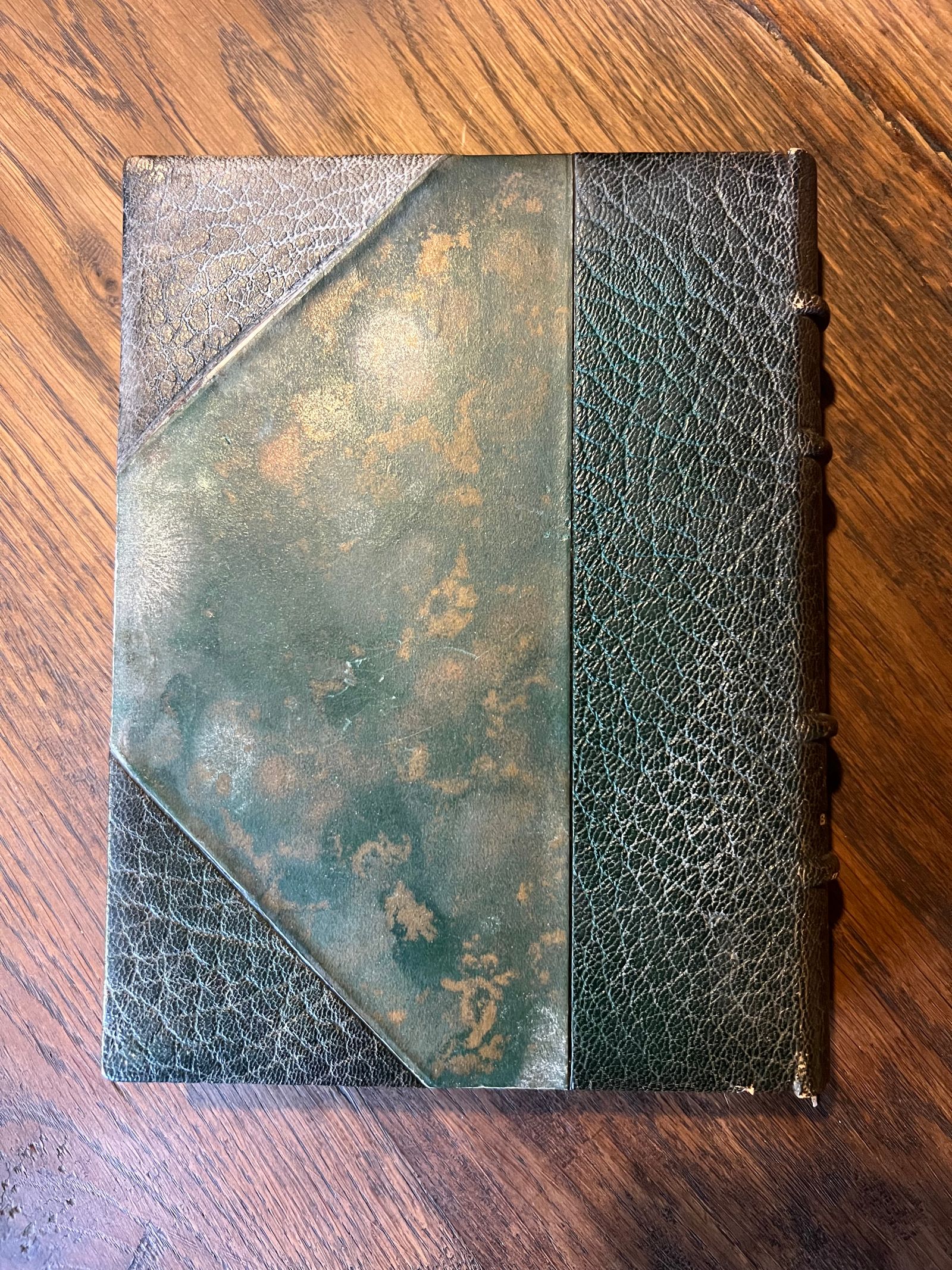 Colas Breugnon - Romain Rolland - 1927 | Les bois gravés par Deslignères, supervisés ou conçus sous l'égide de Sylvain Sauvage, font de cet ouvrage un chef-d'œuvre de l'art du livre illustré des années vingt, au croisement de l'Art déco et de la tradition de la gravure sur bois | Aufildeslivres.fr