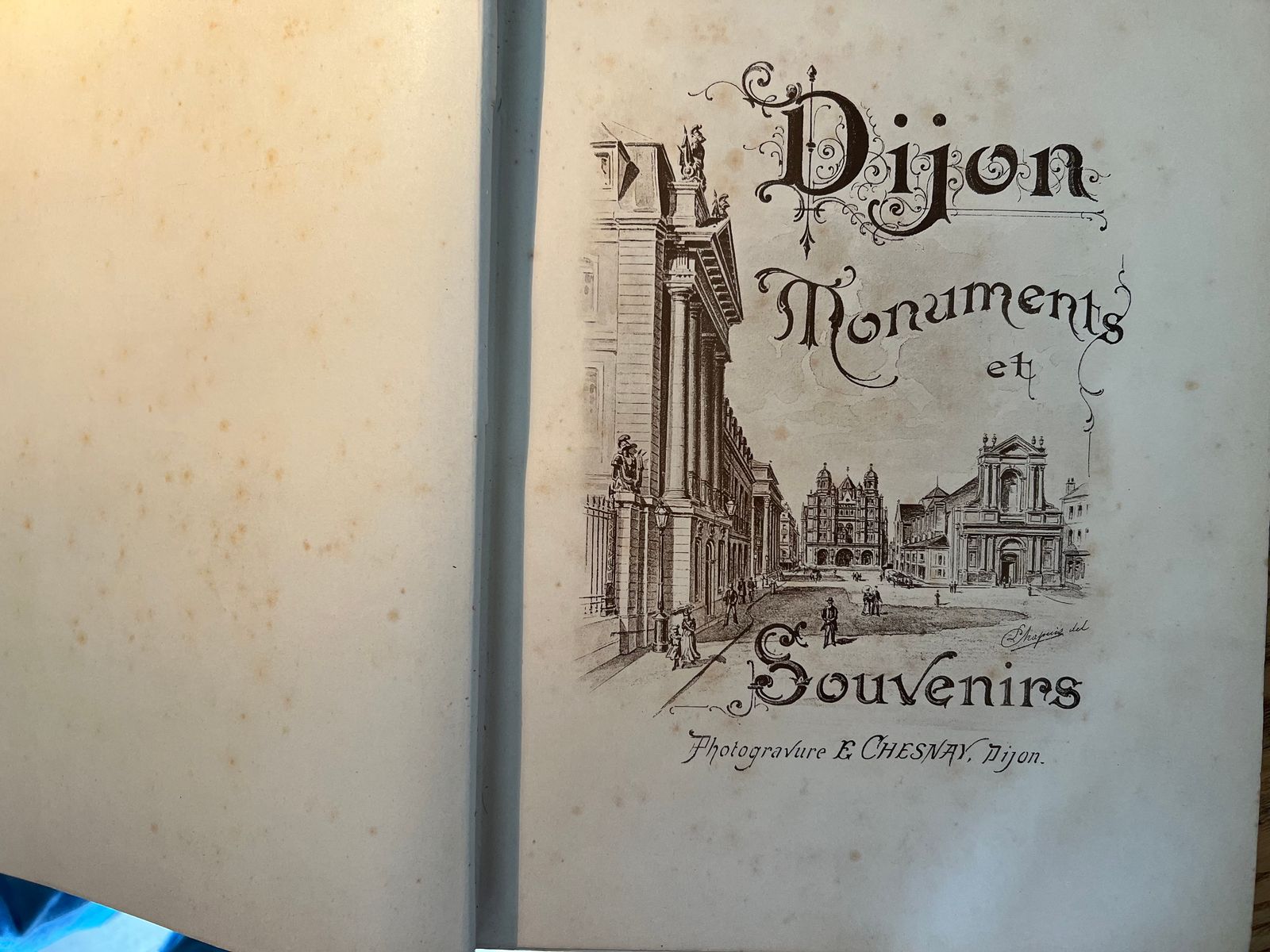 Dijon Monuments et Souvenirs - Henri Chabeuf - 1894 | Pièce de choix pour les collectionneurs régionalistes et les amateurs d'art bourguignon, d'architecture médiévale et Renaissance, ou d'iconographie urbaine de la Belle Époque | Aufildeslivres.fr