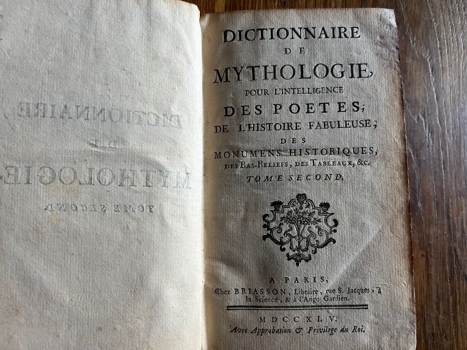 Dictionnaire de Mythologie pour l'intelligences des Poetes - Anonymous - 1745 | Tome second d'un ensemble encyclopédique rare, recherché par les collectionneurs de dictionnaires spécialisés | Aufildeslivres.fr