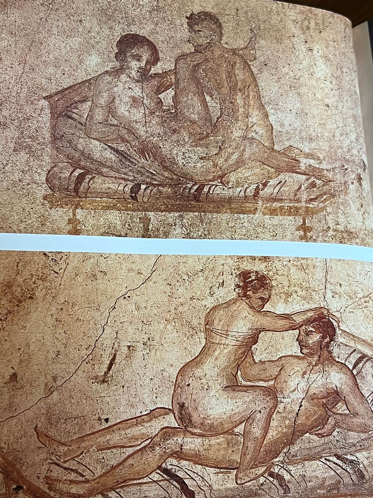 Eros à Pompéi - Michael Grant - 1975 | Ouvrage de référence sur l'art érotique antique, révélant les trésors longtemps censurés du Musée Archéologique de Naples | Aufildeslivres.fr