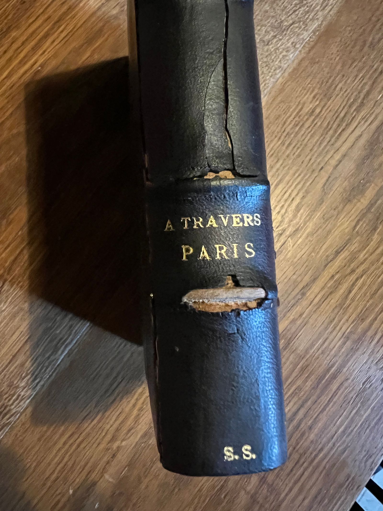 A travers Paris - Georges Cain - 1921 | Édition recherchée d'un classique de la topographie parisienne par Georges Cain, conservateur du musée Carnavalet | Aufildeslivres.fr