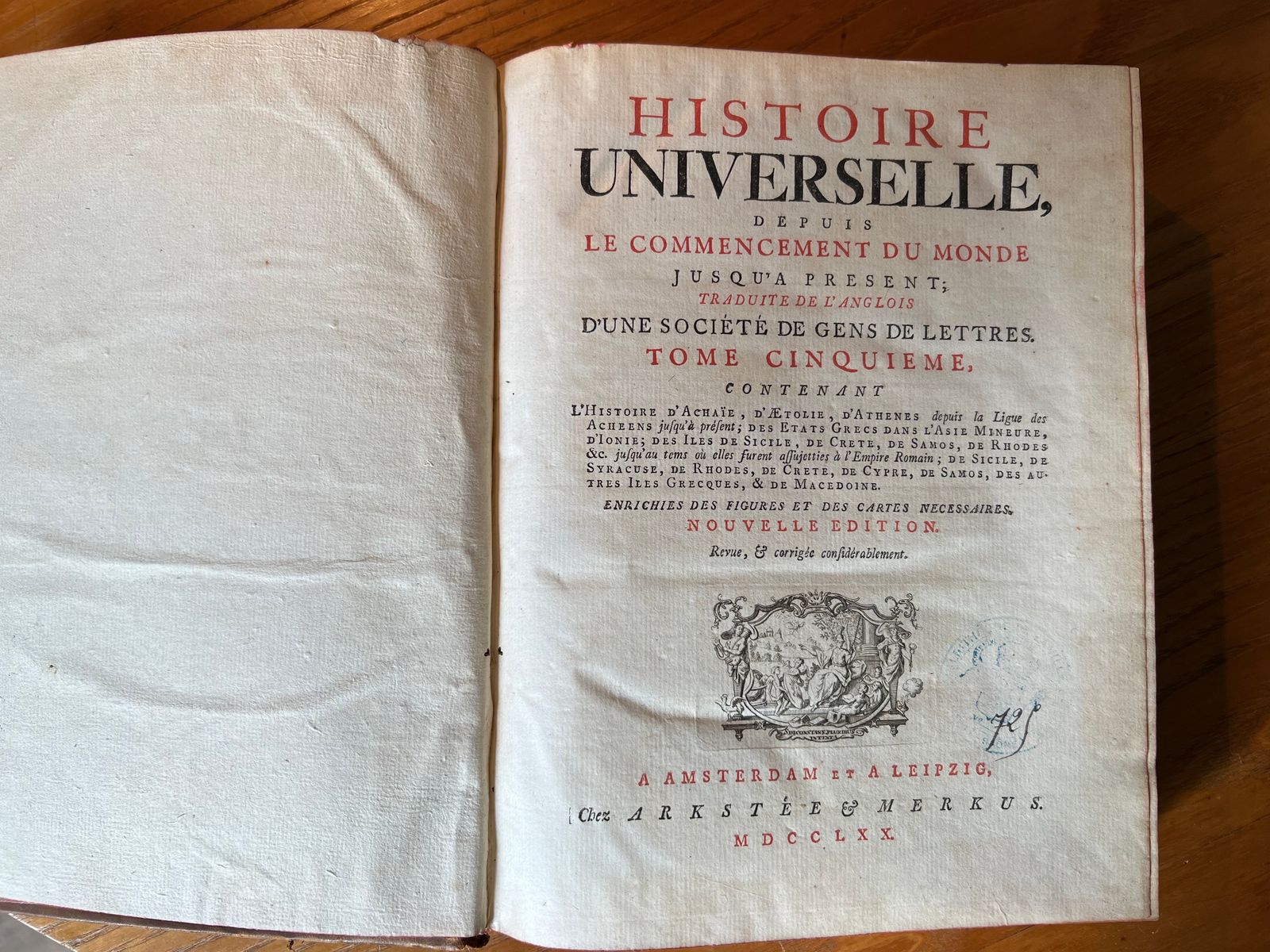 Histoire Universelle - Tome V - Une Société de Gens de Lettres - 1770 | Un témoignage exceptionnel de l'érudition des Lumières françaises, offrant une synthèse encyclopédique de l'histoire ancienne rarement égalée | Aufildeslivres.fr