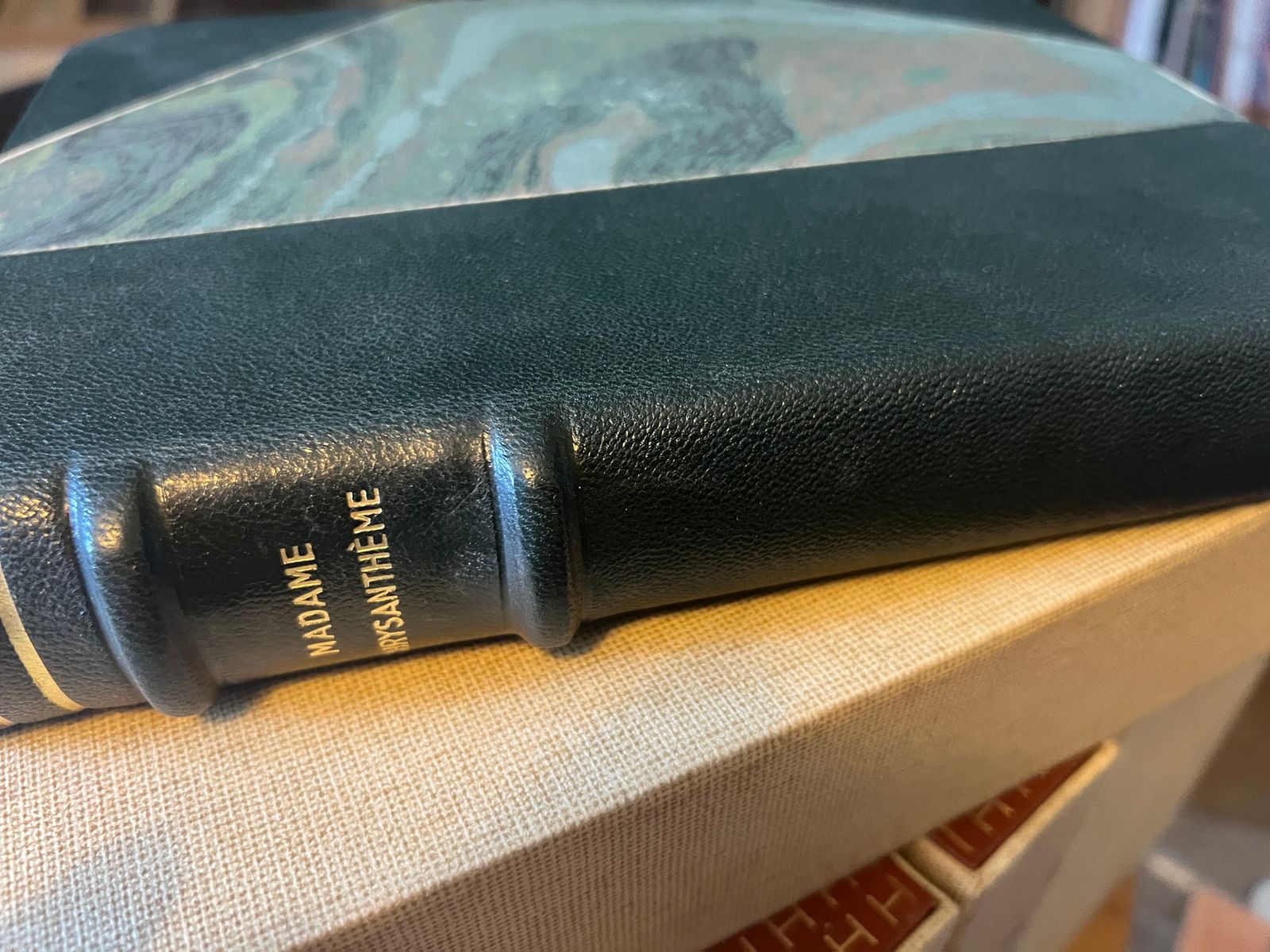 Madame Chrysanthème - Pierre Loti - 1936 | Un Tirage Limité sur Vélin Pur Fil, Garant d'une Rareté Documentée | Aufildeslivres.fr