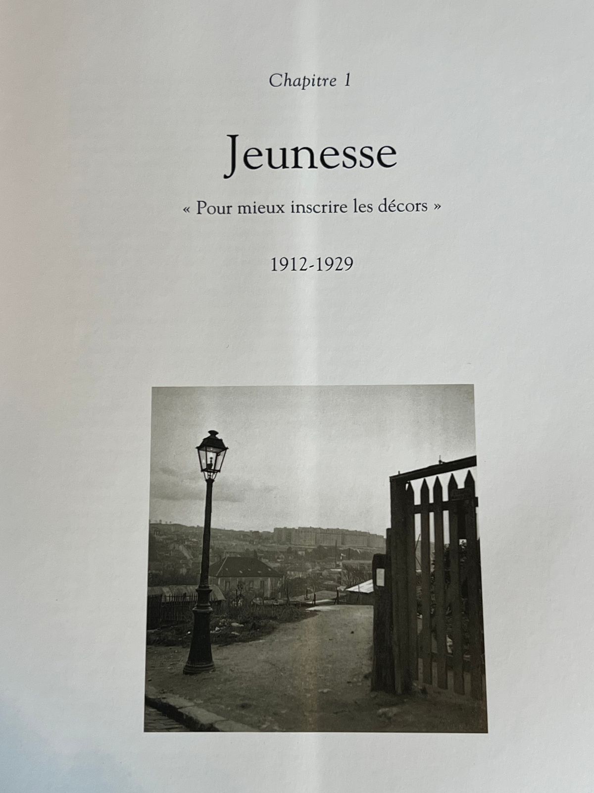 Robert Doisneau - La vie d'un photographe - Peter Hamilton - 1995 | Retrace toute la carrière du photographe, de ses débuts jusqu'à la fin de sa vie | Aufildeslivres.fr
