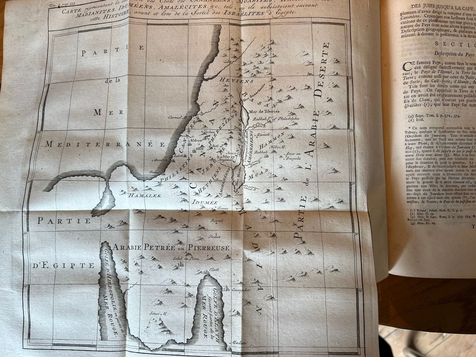Histoire Universelle - Tome II - Une Société de Gens de Lettres - 1770 | L'un des rares volumes de la série à être enrichi de figures et de cartes, ce qui en augmente considérablement la valeur documentaire et l'attrait visuel pour le collectionneur | Aufildeslivres.fr