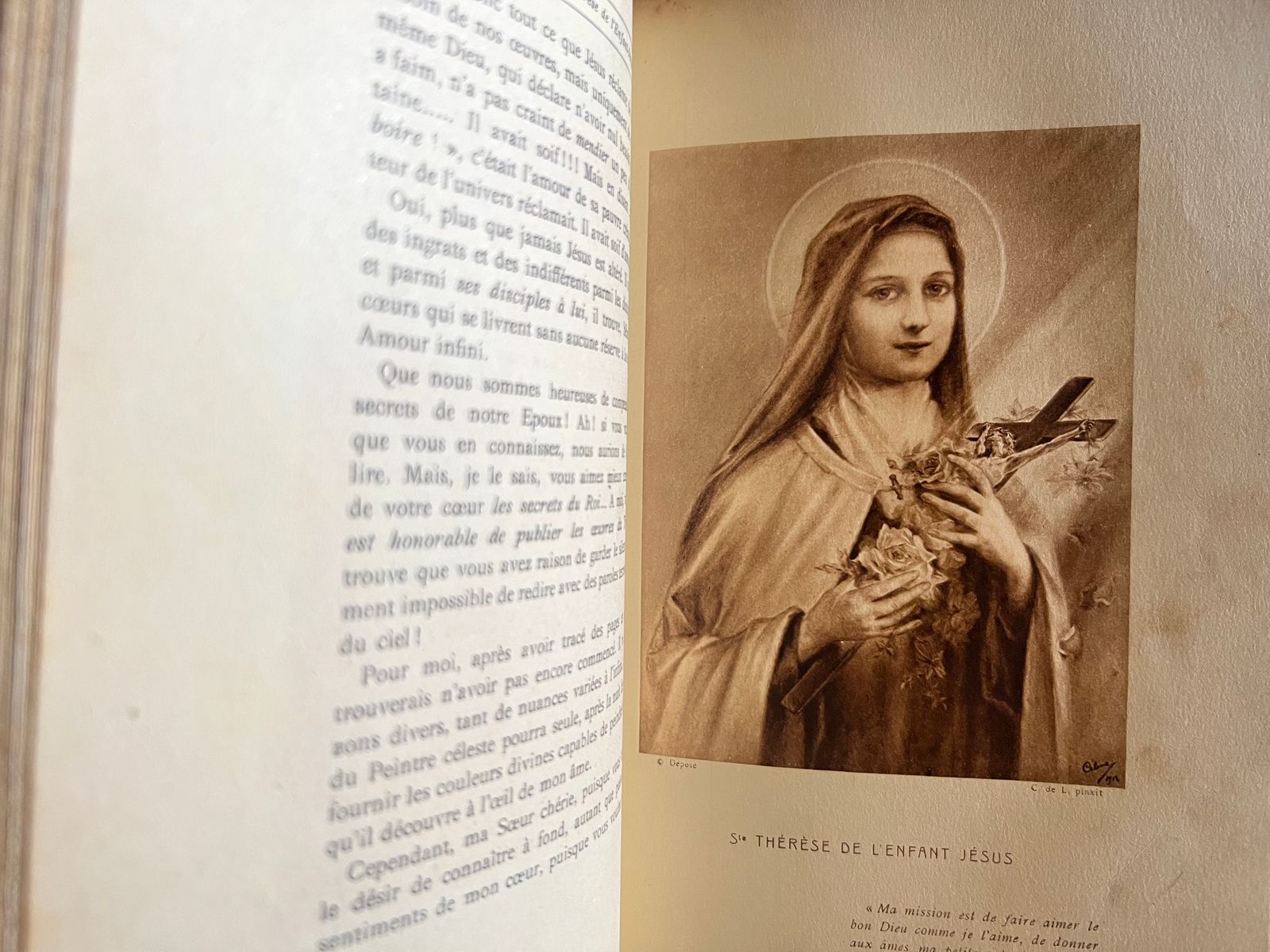 Sainte Thérèse de l'Enfant-Jésus - - 1926 | Exemplaire authentique d'époque permettant d'étudier l'iconographie et la présentation éditoriale des vies de saints dans les années 1920 | Aufildeslivres.fr