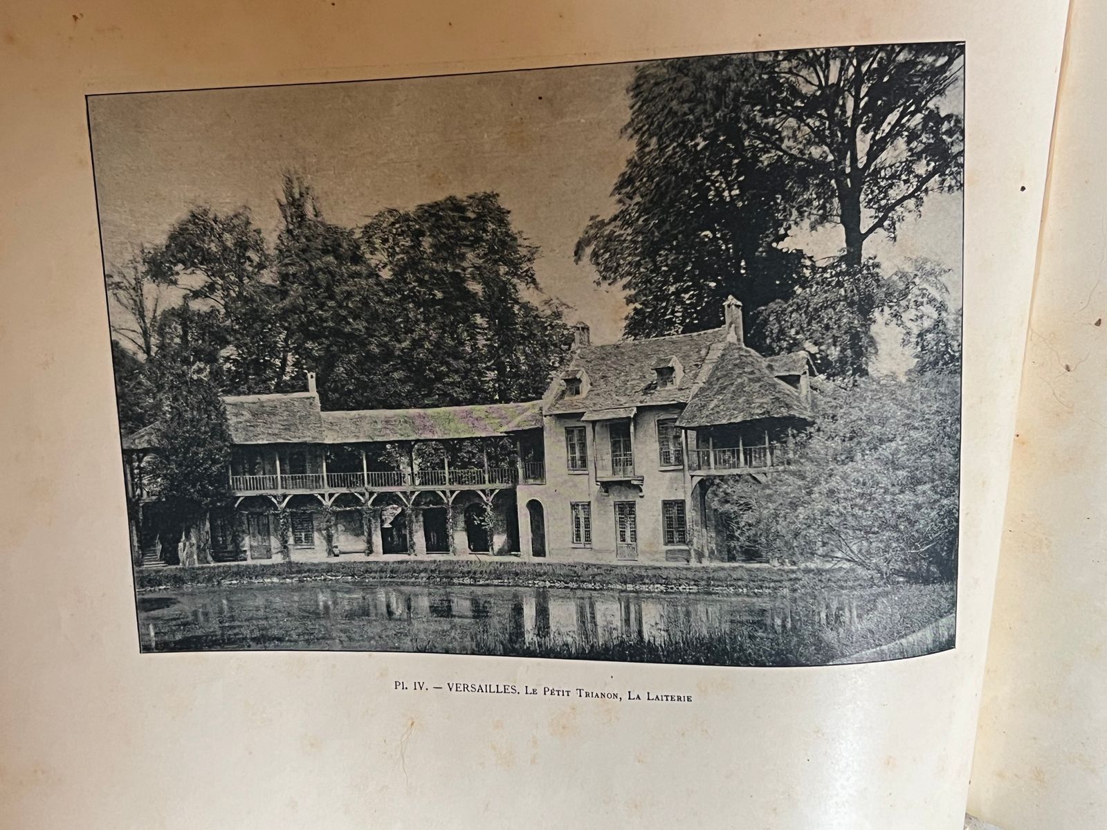 Recueil de 3 ouvrages en reliure de cuivre : 200 photogravures du XIXe siècle, Album National, Campagne de 1799 - - 1895 | Témoignage iconographique de la France de la fin du XIXe siècle | Aufildeslivres.fr