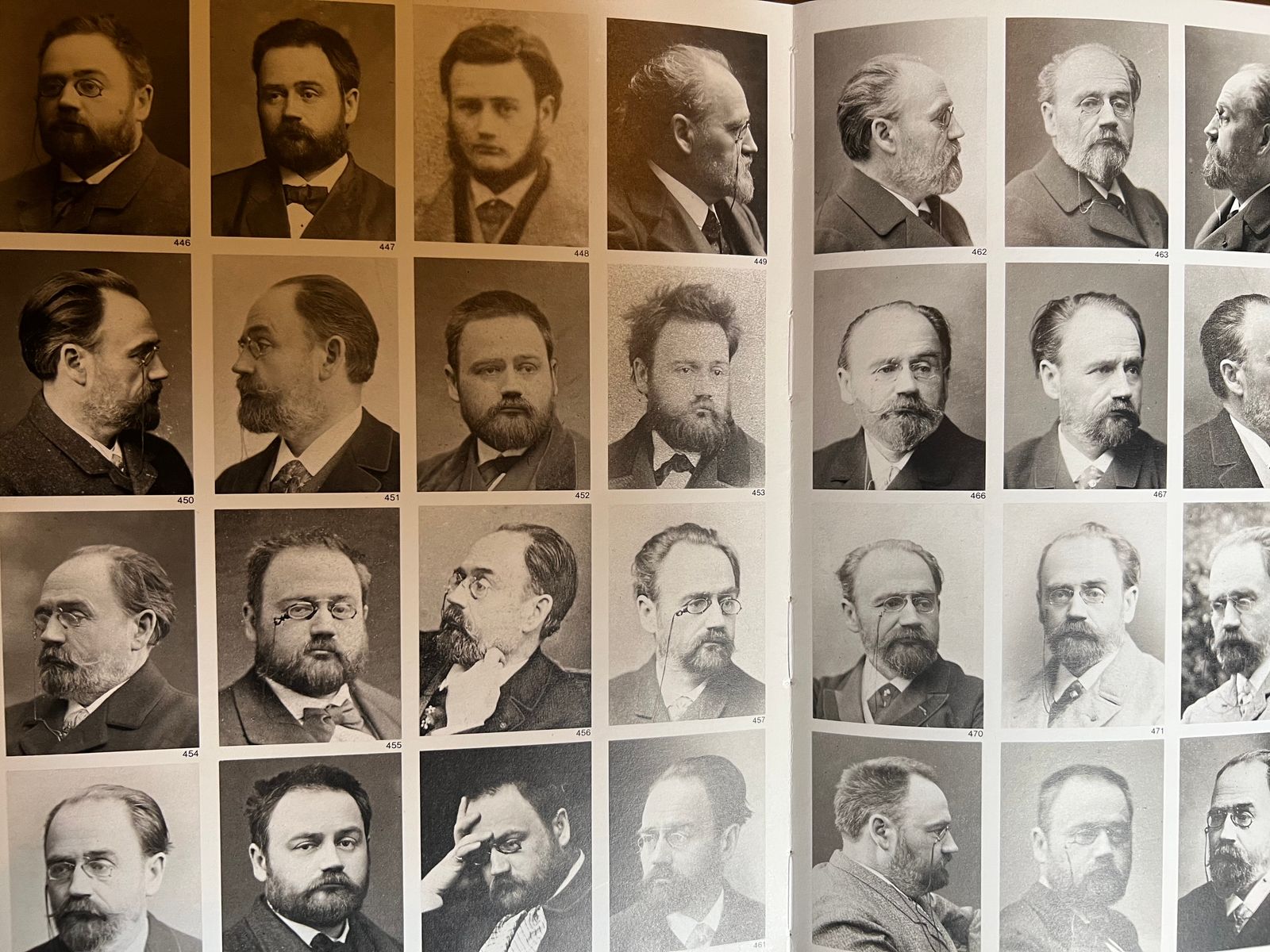 Zola photographe - François Emile-Zola et Massin - 1979 | Mise en page exceptionnelle par Massin, typographe et designer graphique légendaire, créant un livre-objet d'une beauté remarquable | Aufildeslivres.fr