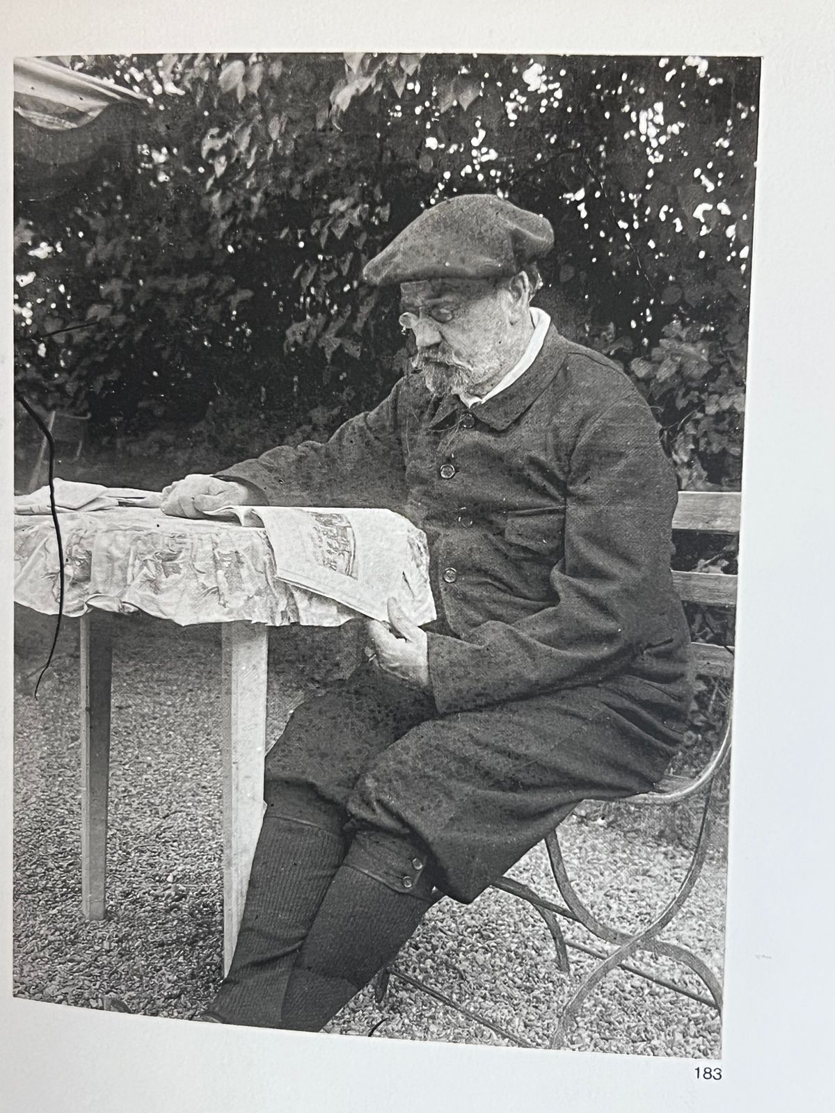 Zola photographe - François Emile-Zola et Massin - 1979 |  Ouvrage de référence présenté par François Émile-Zola, petit-fils de l'écrivain, garantissant l'authenticité et la richesse documentaire  | Aufildeslivres.fr